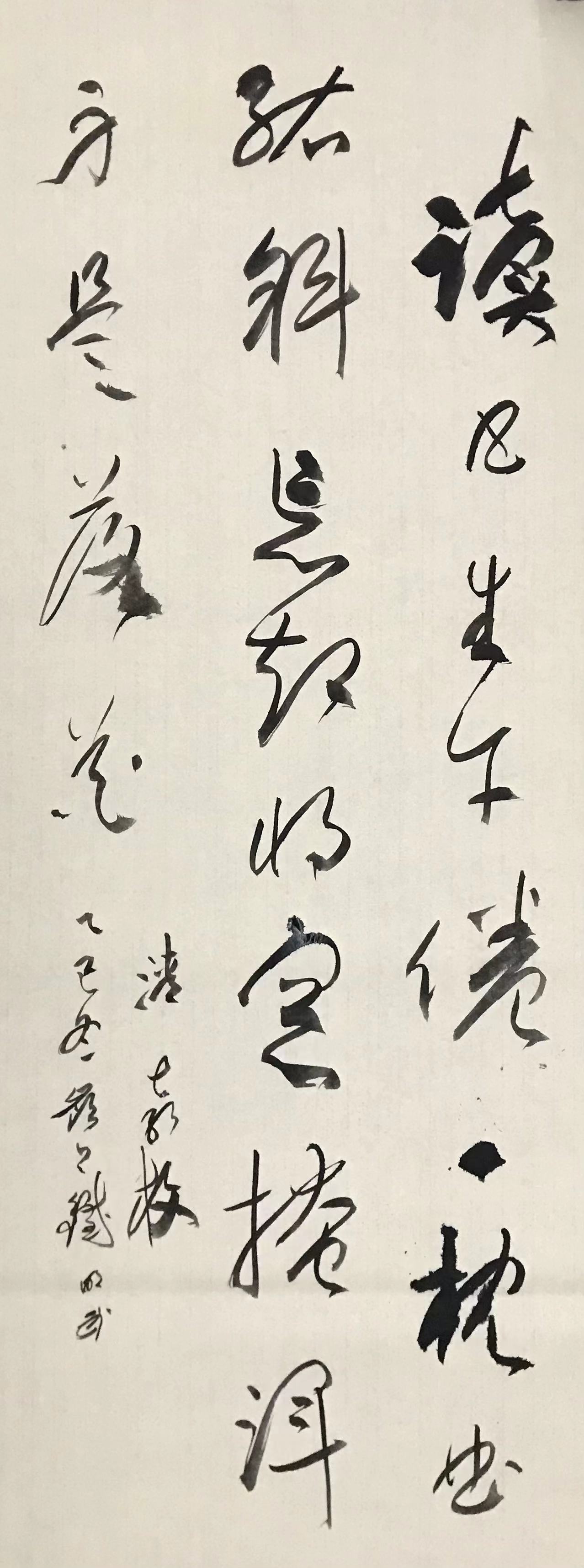 读书生午倦，一枕曲肱斜。忘却将窗掩，浑身是落花。
